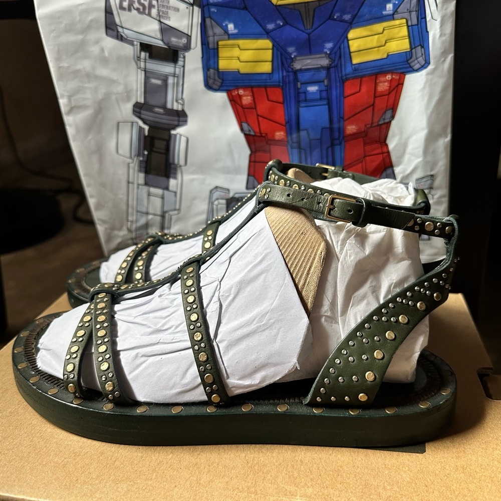 Authentic Burberry flat sandals